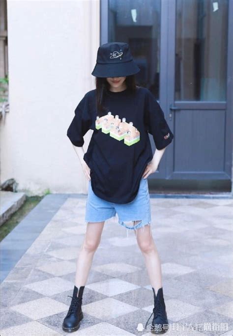 Ph account dedicated to chinese actress zheng shuang. Zheng Shuang Wears Such Tight Pants. The Legs Are Too Thin ...