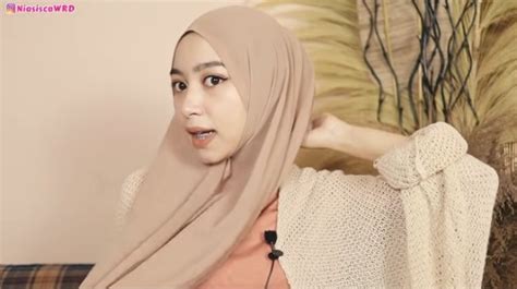 8 Tutorial Hijab Pashmina Formal Look Untuk Ke Kantor Kuliah Hingga