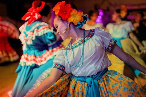 Baile Folklórico Tradición Costumbre E Identidad