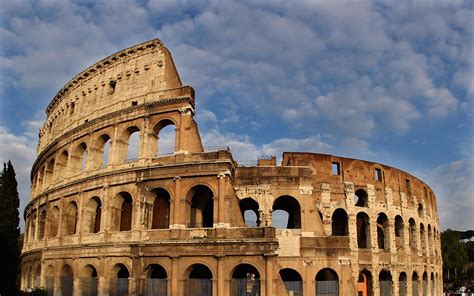 Rome Considering New Laws After Tourists Try To Break Into Colosseum