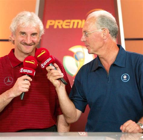 Franz beckenbauer ist ein ehemaliger fußballspieler aus германия, (* 11 сент. Franz Beckenbauer hört heute als Experte bei Sky auf - WELT