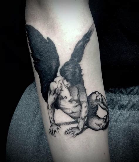 25 Dramatic Fallen Angel Tattoos
