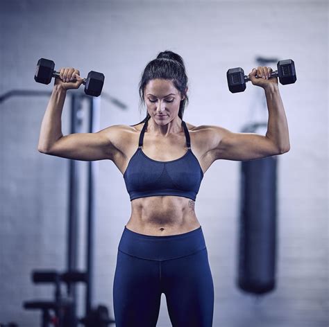 los 14 mejores ejercicios de pecho para las mujeres según los expertos en fitness estarguapas