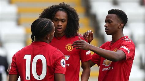 Manchester united moved up to second in the table in midweek after scoring a dramatic late winner against wolves. Under 23s: Man Utd 3 Aston Villa 1 | Manchester United