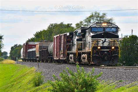 The Missouri Local Ns 111 Rolls East Into Wentzville Mo S Flickr