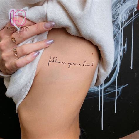 Tatuaje Frase Follow Your Heart Por Risha Tattoo Tatuajes Para Mujeres Tatuajes Delicados