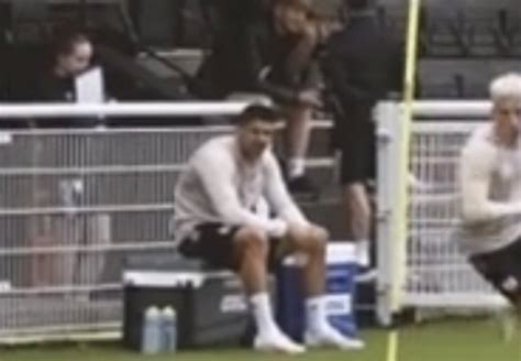 مدرج الهلال On Twitter 🚨🚨🚨🚨🚨🚨🚨 عاجل اللاعب ميتروفيتش جلس وحيدًا في تدريب فولهام الأخير