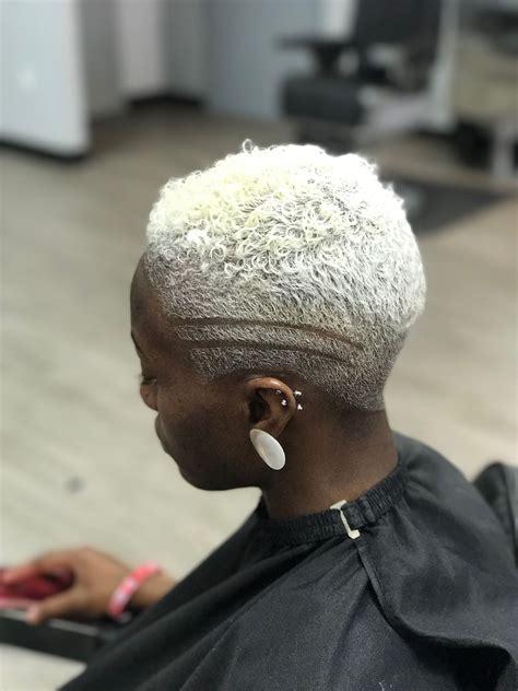 9 Looking Good Platinum Hairstyles For Black Women