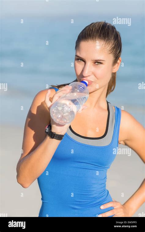 Portrait Of Beautiful Fit Woman Drinking Water Stock Photo Alamy