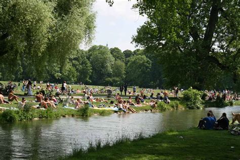 Der englische garten in münchen ist der größte stadtpark der welt und wohl neben dem tiergarten in berlin der bekannteste park in deutschland. Englischer Garten | MumAbroad