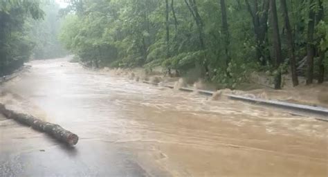 5 Dead 2 Children Missing In Flooding Of Pennsylvania Road