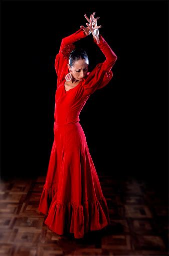 Baile Flamenco Español Joven Mujer En Vestido Rojo Tradicional Folk