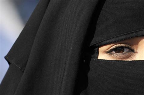 Burka Nikab Tschador So Verhüllen Sich Die Frauen Im Islam