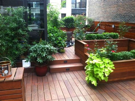 Rooftop garden designers & builders of rooftop gardens in manhattan and nyc metro areas for more than a decade. NY ROOFTOP GARDENERS: NYC ROOFTOP GARDEN DESIGNERS