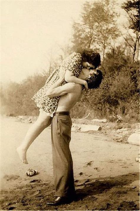 Lovely Photos That Capture Sweet Kisses From The Past ~ Vintage