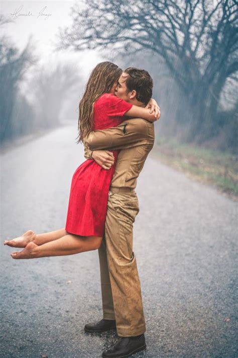 35 Most Romantic Couples Photography In Rain