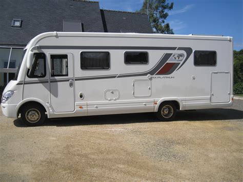 Mais le voyageur doit aussi pouvoir se nourrir et s'abriter durant son déplacement, ce que permettent peu à peu des réseaux d'hôtellerie et d'auberges. Le Voyageur Rx 96 Lj occasion de 2012 - Mercedes - Camping ...