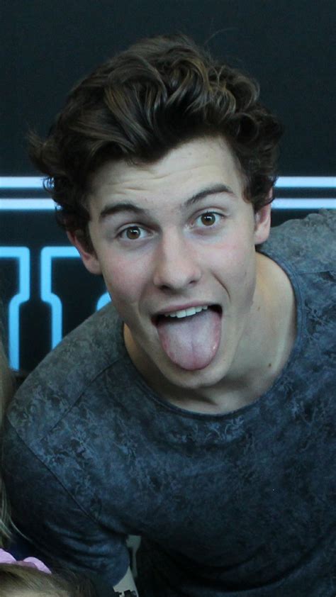 Hes So Goofy I Love It Shawn Mendes Sem Camisa Fatos