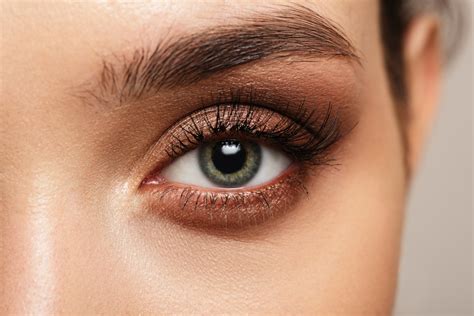 How To Care For Your Eyes When Wearing Makeup The Eye Center Pembroke Pines Fl