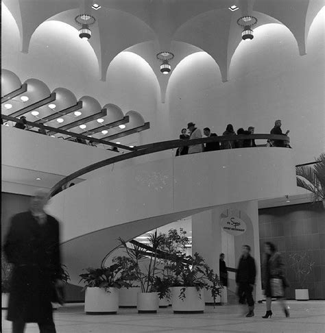 Yorkdale shopping centre is toronto's first of its kind and was the world's largest shopping mall at the time of opening, while toronto eaton centre is the most visited shopping mall in north america. Yorkdale in the 1960s