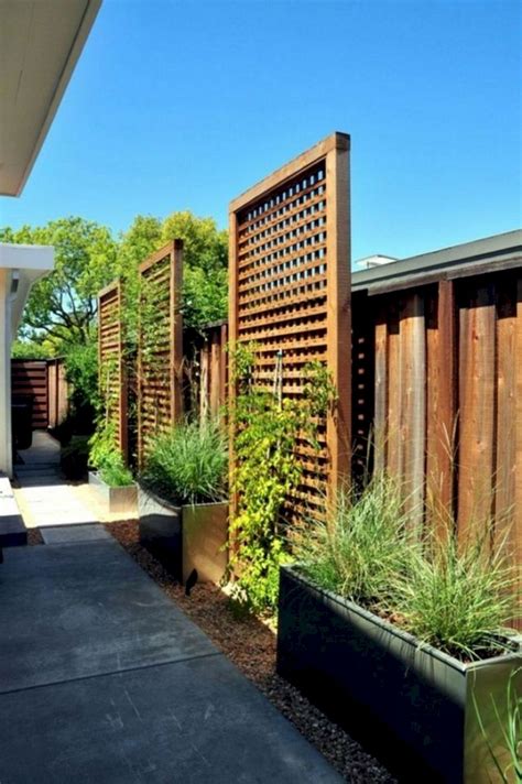 63 Inspiring DIY Front Yard Privacy Fence Remodel Ideas 44