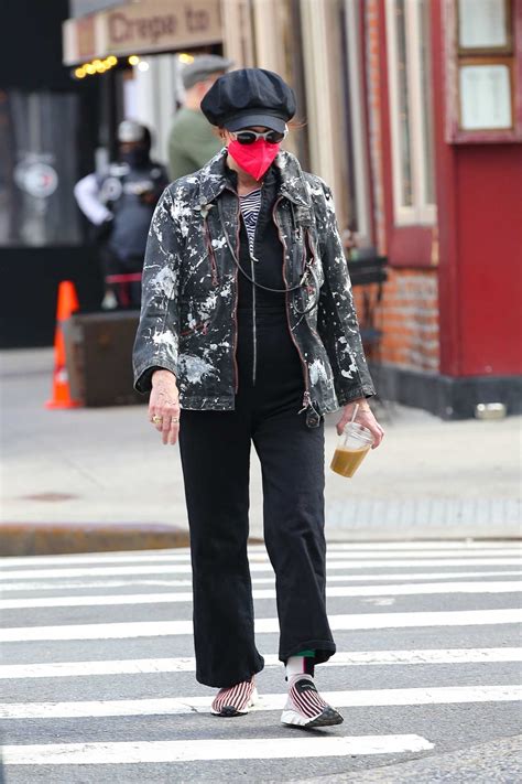 Susan Sarandon In A Black Cap Was Seen Out In New York Celeb Donut