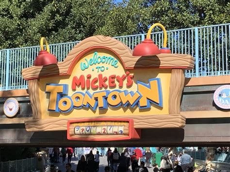 Ten Second Tip Mickeys Toontown Refurbishment Disney Over 50