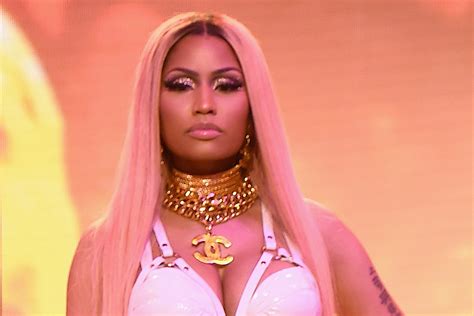 Nicki Minaj Unveils Her Barbiepinkprint Chain And Its Impressive Video