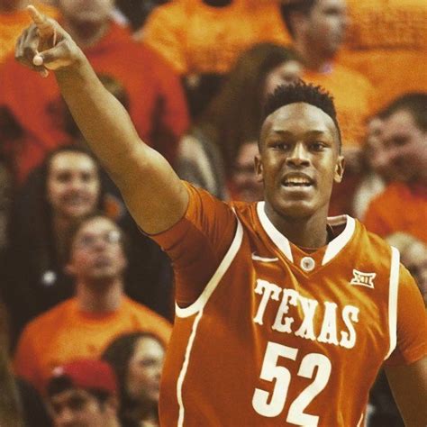 10 Potret Myles Turner Sang Pelindung Indiana Pacers