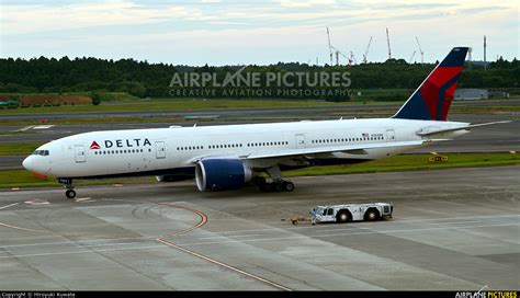N704dk Delta Air Lines Boeing 777 200lr At Tokyo Narita Intl