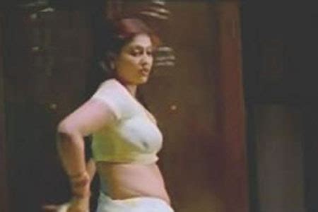 Tamil Actress Wallpapers Hot Mallu Actress Saree Strip Images Gallery