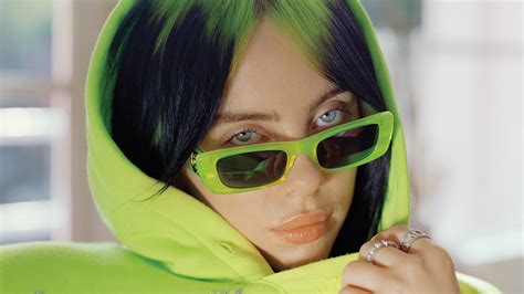 Billie Eilish Booed Fornot Signing Autographs The Axiom