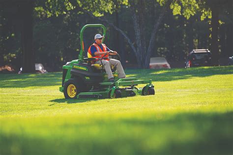 Benefits Of The Zero Turn Lawn Mower Koenig Equipment