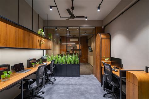 Office Design Keeping The Material Palette Natural And Simple Interior
