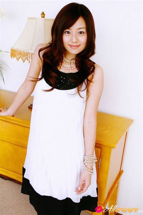 jun natsukawa looks adorbale in her short black and white dress