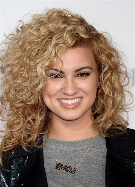 Fabulous Shoulder Length Curly Hairstyles For Square Faces