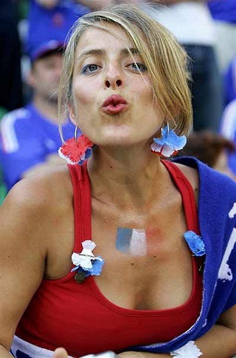 Female Football Fans 141 Pics