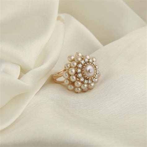 We Are Loving Pearl Engagement Rings The New Jewellery For Brides