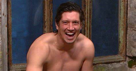 I M A Celeb S Vernon Kay S Wife Tess Daly Joins Viewers In Swooning Over Shower Scenes Mirror