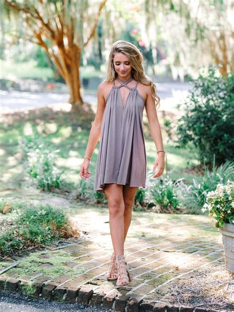 10 perfect senior picture outfit ideas for girls 2024