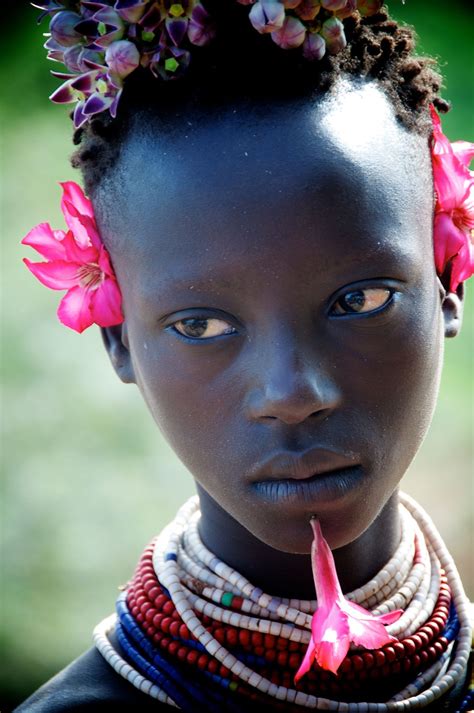 Retrato Joven De La Tribu Karo Etiopía Por Trevor Cole World