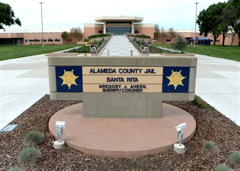 Santa Rita Jail houses hundreds of federal detainees. Despite COVID19