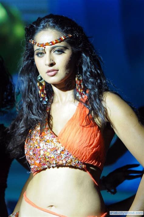 Anushka Hot Navel And Thigh Show Stills ~ Bollywood News And Bollywood Gossips Bollywood