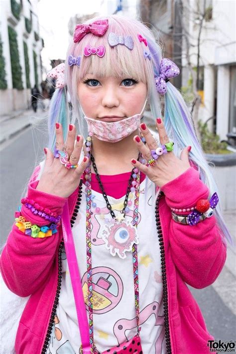 Harajuku Subculture Decora Style Pinkie Girl With Lots Of Hairpins