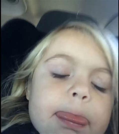 Pai Gozando Na Filha