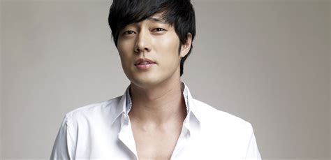 Anh diện bộ đồ màu trắng kết hợp cardigan xanh, ngồi trên nền nhà chơi đùa cùng thú cưng. Korean actor So Ji Sub to hold fan meeting in Manila ...