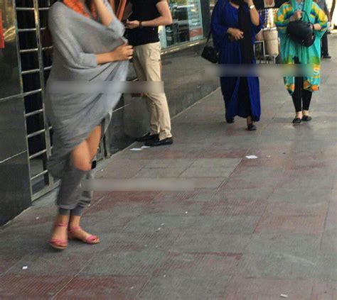جولان زنان نیمه‌لخت در خیابان‌های تهران؟ تصاویر