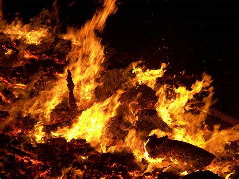 aku milik MU: 3 JENIS MAKANAN DI DALAM NERAKA.