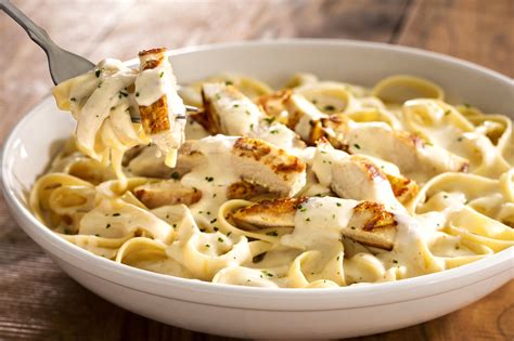When chicken is done add the alfredo sauce anc cheese cook until bubbly. Olive Garden's Chicken Fettuccine Alfredo Recipe | PEOPLE.com