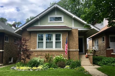These Delightful Chicago Bungalow Home Gardens Won Top Prize In 2021